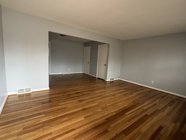 Photo - 125 Greenbriar Rd