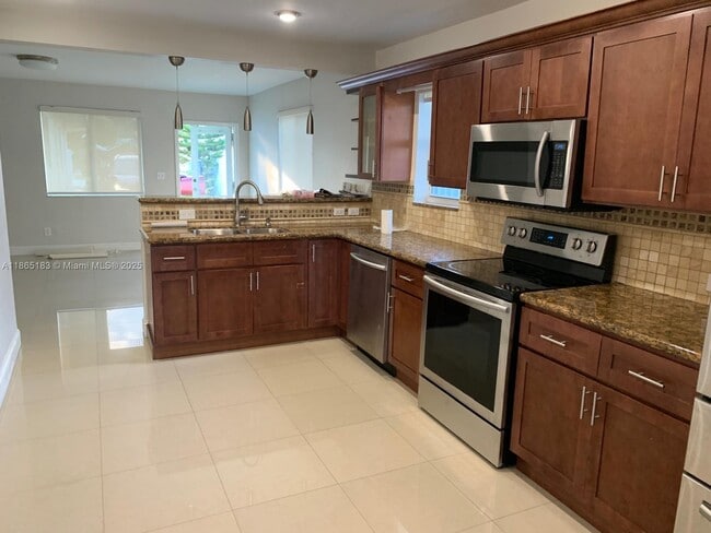 Building Photo - 2793 SW 31st Pl Unit 2793 Rental