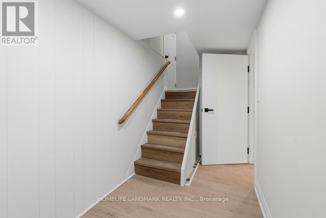 Photo - 135 Waterloo Ave