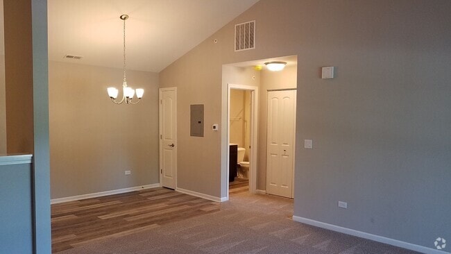 Building Photo - Chestnut - 2Br/2Ba Rental Home - Second Floor