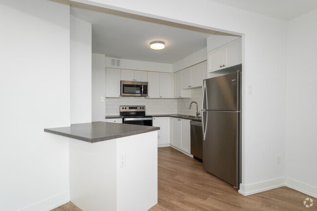 2BR, 1BA - 1,030SF - Kitchen - 1350 Danforth Road