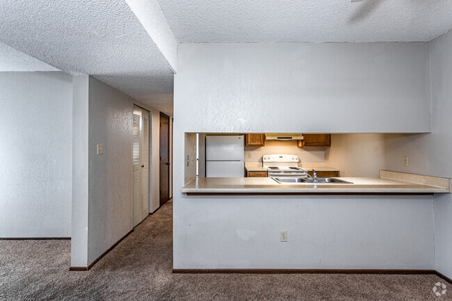 2BR, 2BA - 937 SF