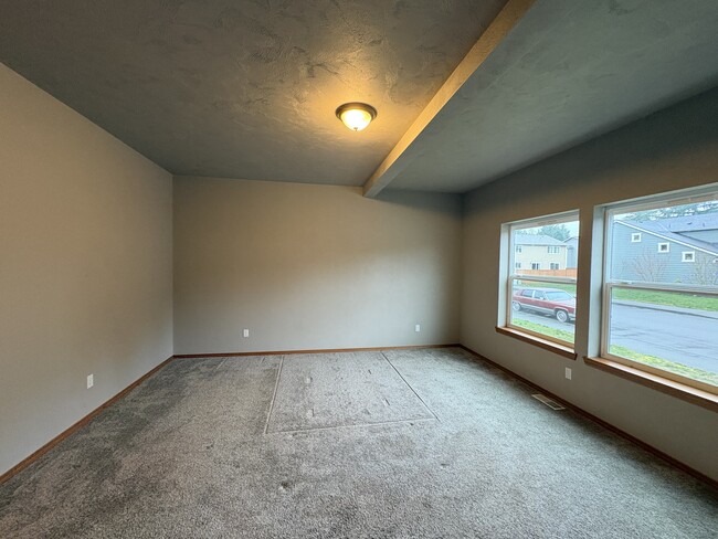 Photo - 348 Watercress St