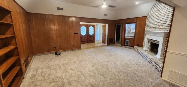 5803 Thoreau Ln