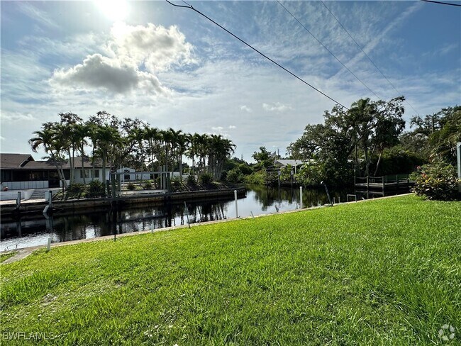 Building Photo - 2250-2252 Violet Dr Rental