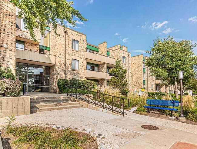 Building Photo - 1919 Prairie Square