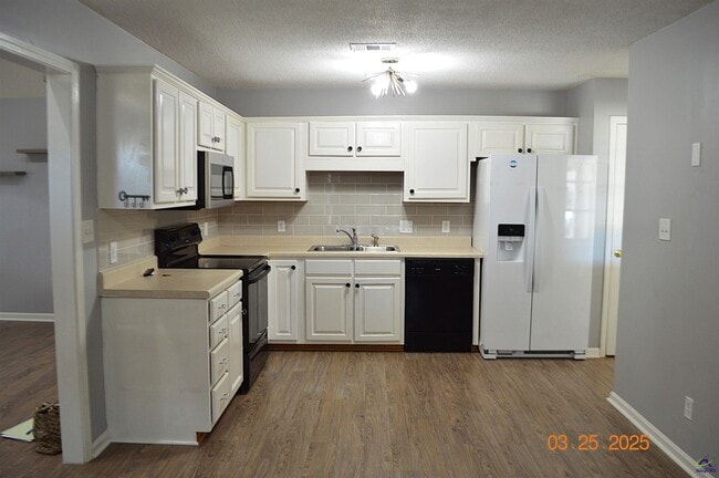 Photo - 135 Cedarland Dr