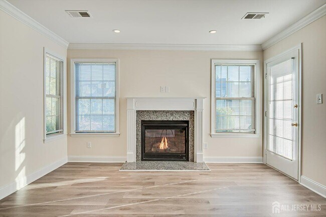 Photo - 114 Longfield Ct