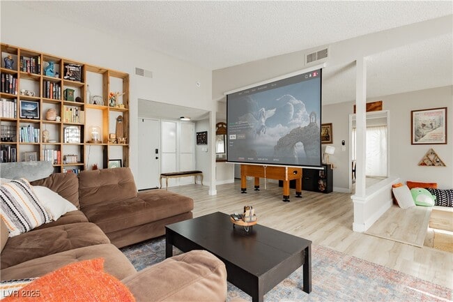 Building Photo - 5235 Sunnywood Dr