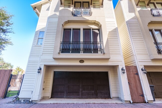 Photo - 225 Knox St