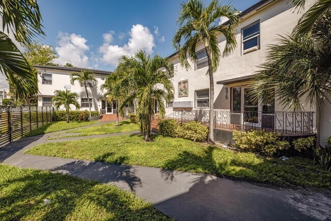 Photo - 577 NE 82nd St Unidad 14