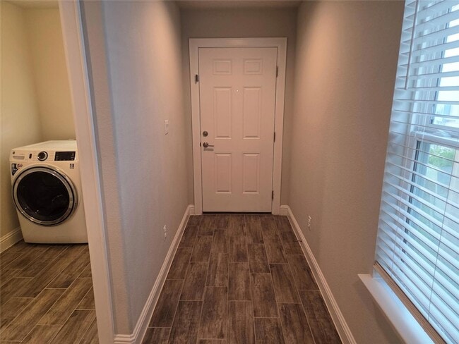 Photo - 105 Riverhill Dr