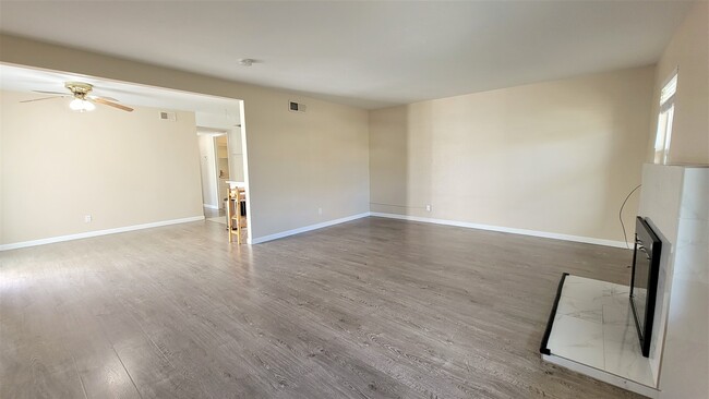Photo - 32990 Lake Wawasee St