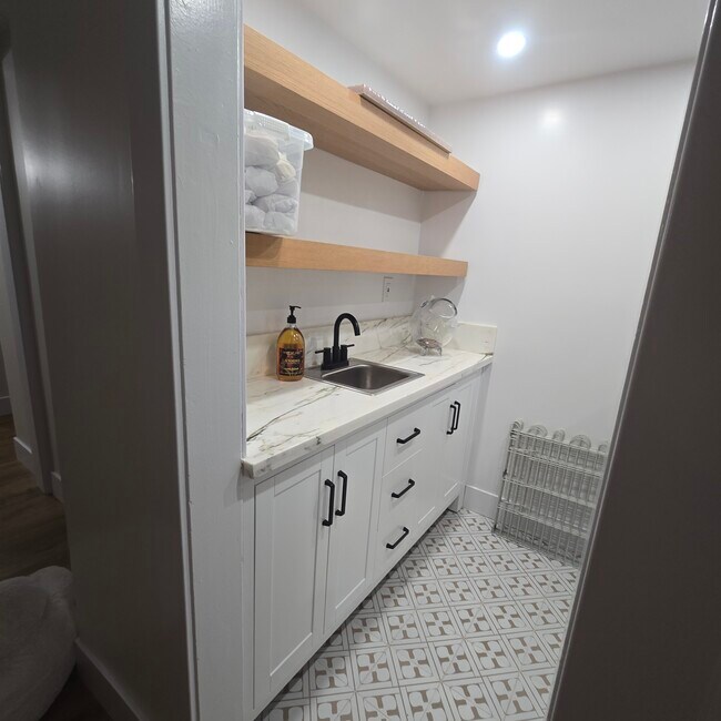 Photo - 916 S Sherbourne Dr Unidad 102