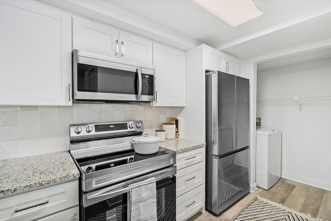 Building Photo - Cortland Kings Meadow