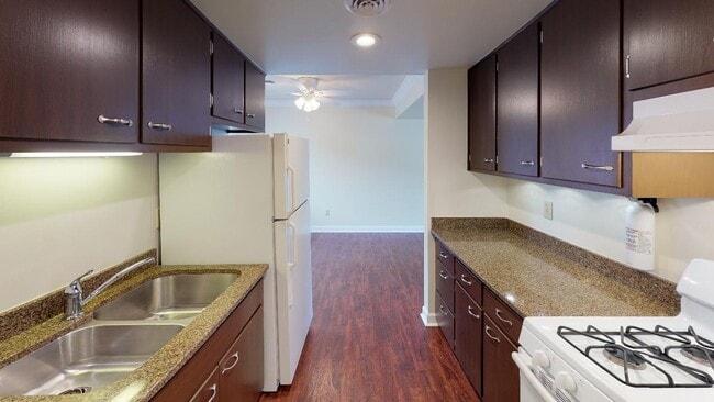 Photo - 205 Wilson Pl