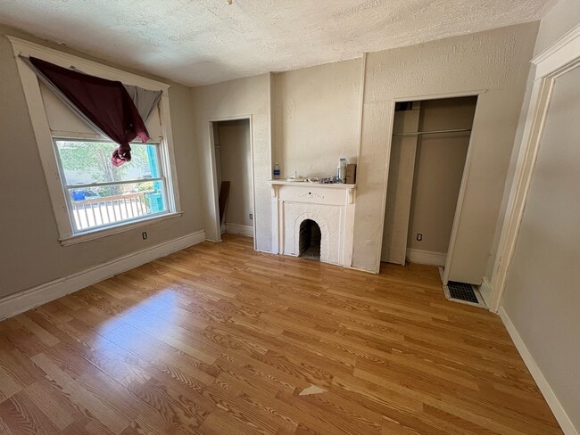 Photo - 207 Dunseith St