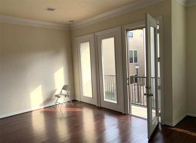 Photo - 3021 Kisling St