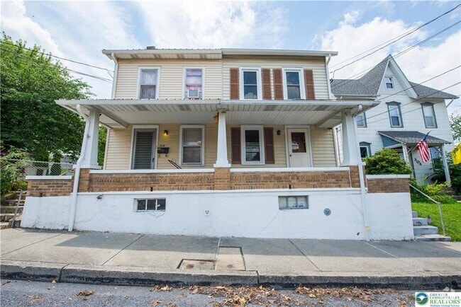 Building Photo - 306 S 5th St Rental