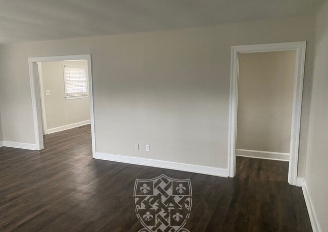 Photo - 210 W Lokey Ave