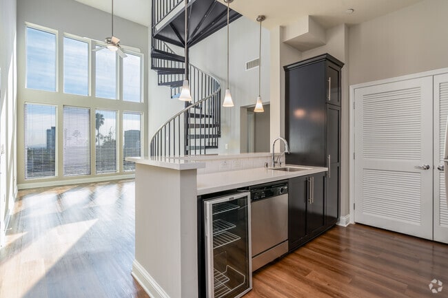 2BR, 2BA - 1139SF - Kitchen