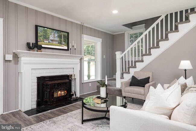 Photo - 6 Oak Ln SW
