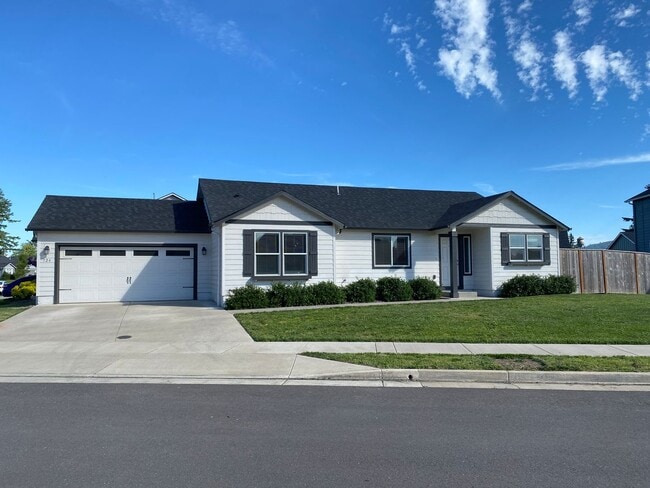Updated Newer 3 Bedroom / 2 Bath Home in L... - Updated Newer 3 Bedroom / 2 Bath Home in L...
