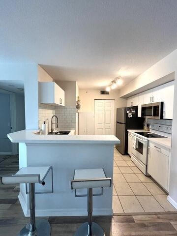 Building Photo - 713 Villa Cir