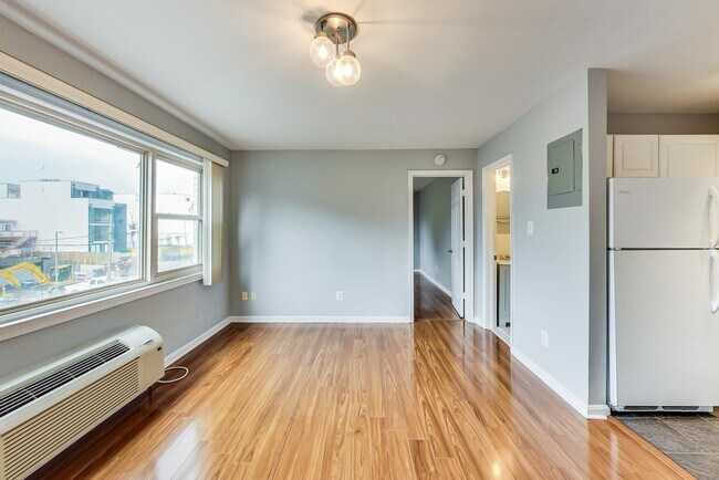 Photo - 604 Longfellow St NW Unit 303