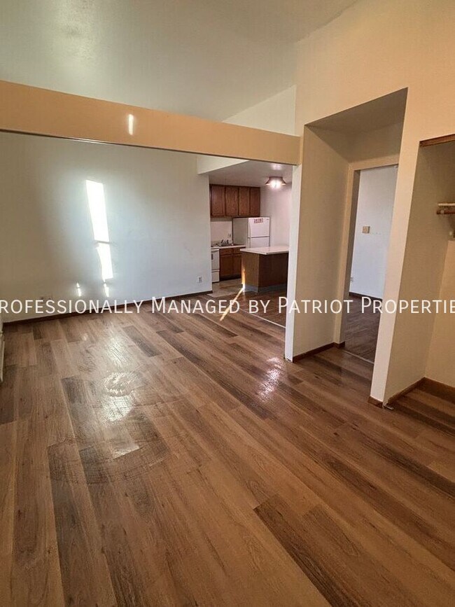 Building Photo - 161 W Main St Unit 204