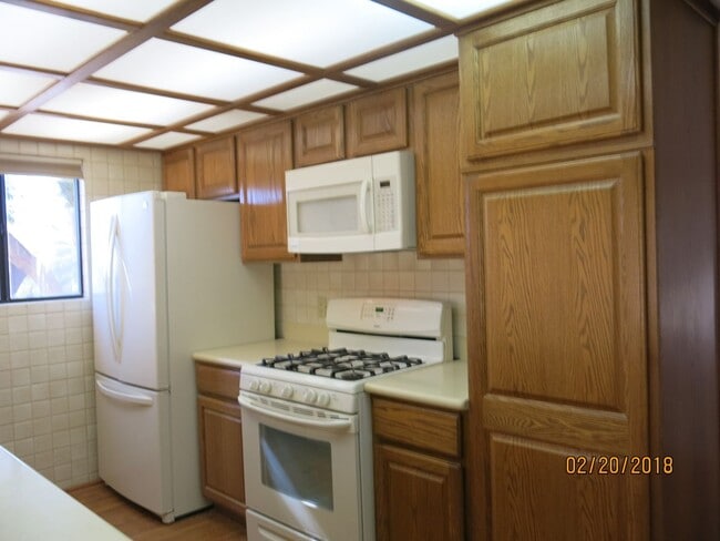 Photo - 4 bed, 2 bath, 2 car garage . Boulder City RV parking