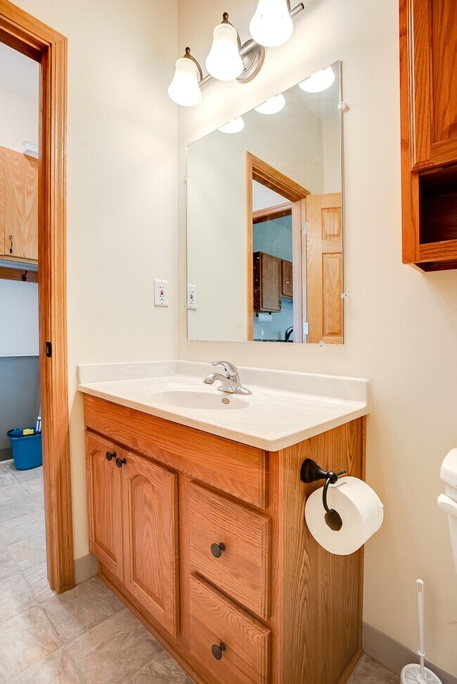 Photo - 1360 Dale St N Apartamento Unidad Lower