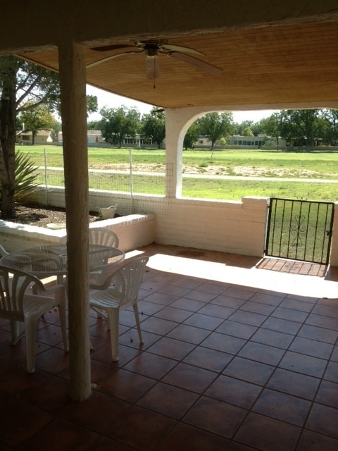 Building Photo - 3 Bed 2 Bath Home