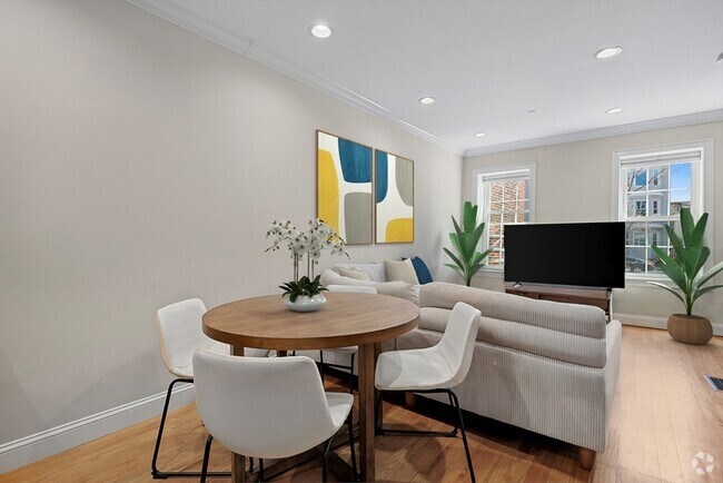 Building Photo - 110 Chelsea St Unit 1 Rental