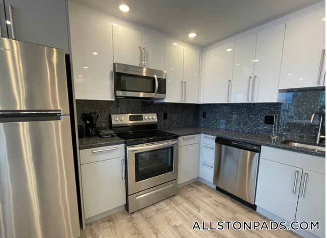 1028 Commonwealth Ave Unit 204
