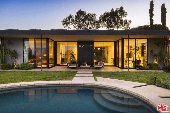 Building Photo - 3306 Deronda Dr