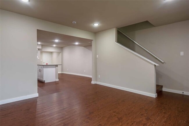 Photo - 11933 Beechnut St Rental