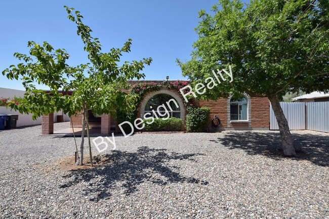 Building Photo - Updated 3 Bed 2 Bath with Remodeled Kitchen & Large Red Brick Patio
