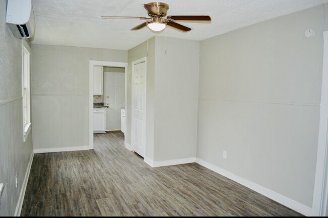 Photo - 1501 Nashby St