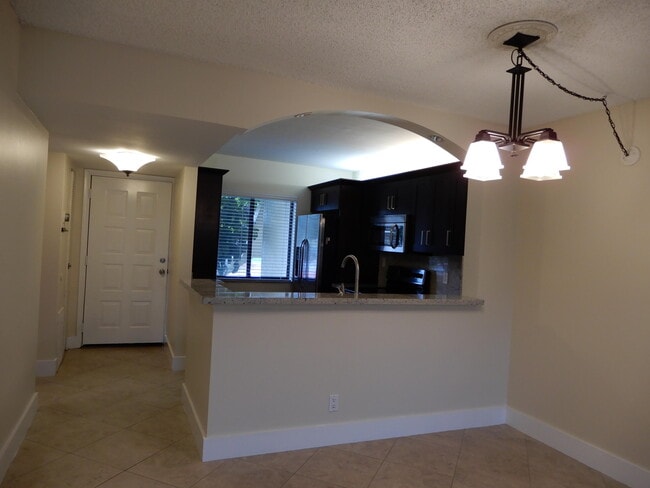 Building Photo - 6585 Somerset Dr Unit 102 Rental