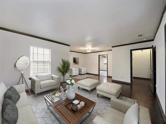 Photo - 2824 Dyer St