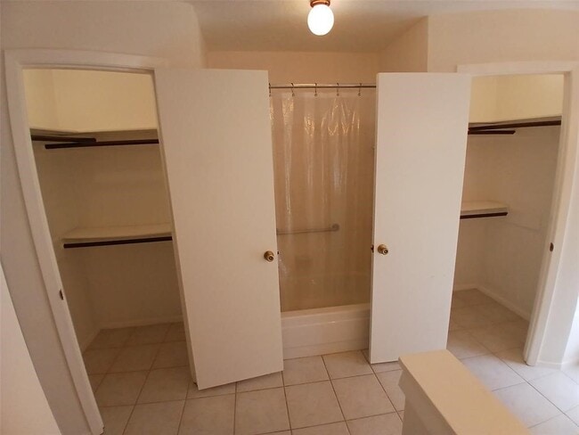 Photo - 1126 E Brompton Dr