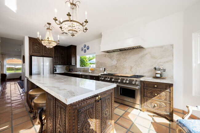 Building Photo - 73055 Amber St