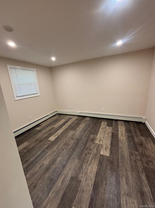 Building Photo - 16 Bellport St Unit 5