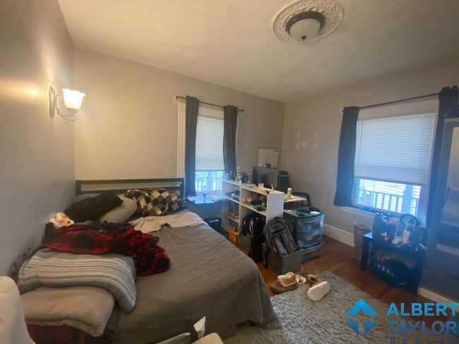 Building Photo - 30 Touro Ave Unit 1