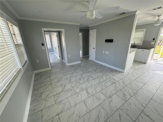 Photo - 301 Colonia Ln W