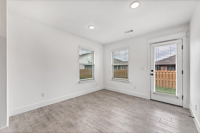 Photo - 2031 Bluebonnet Ln