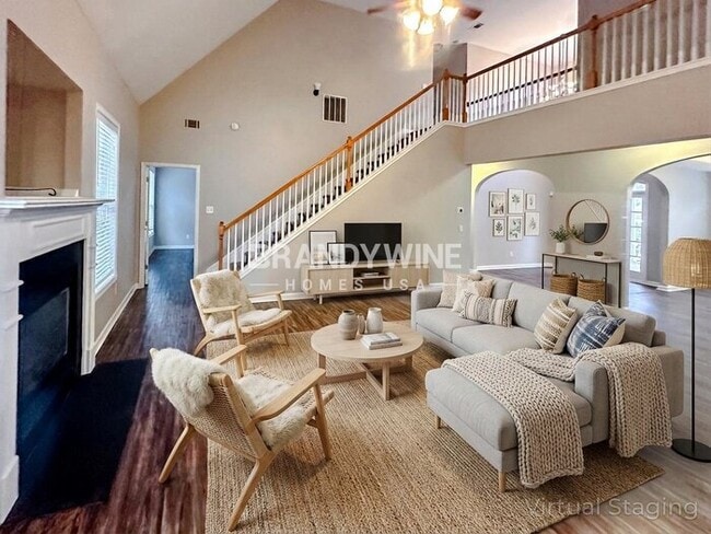 Photo - 527 Greyhawk Way