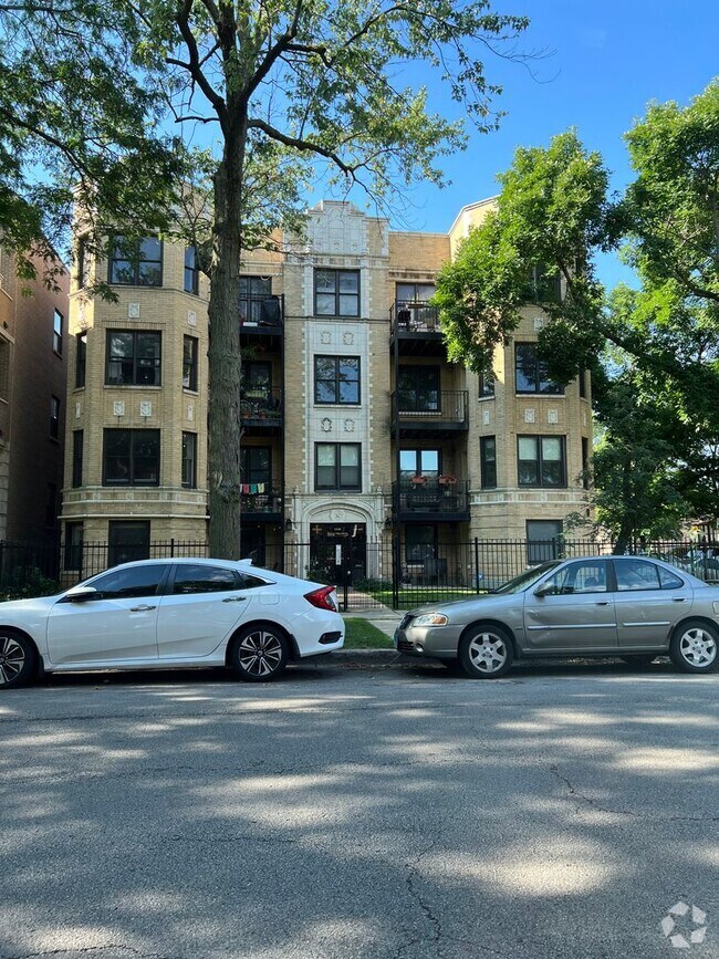 Building Photo - 1549 W Sherwin Ave Unit Apt. 302