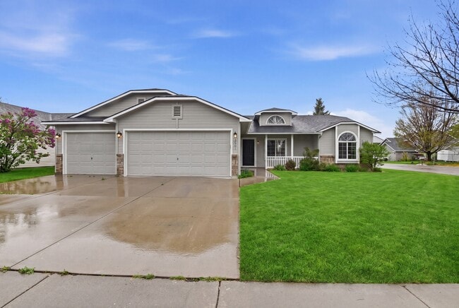 Building Photo - 2901 N Valam Ave